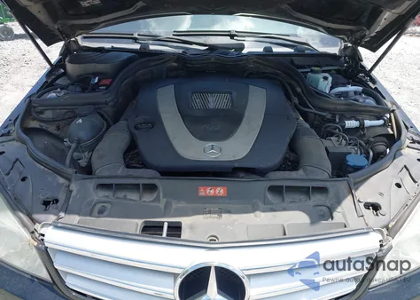 2010 Mercedes-Benz C 300 Luxury/Sport z USA, uszkodzony, nr VIN WDDGF5EB1AR100132